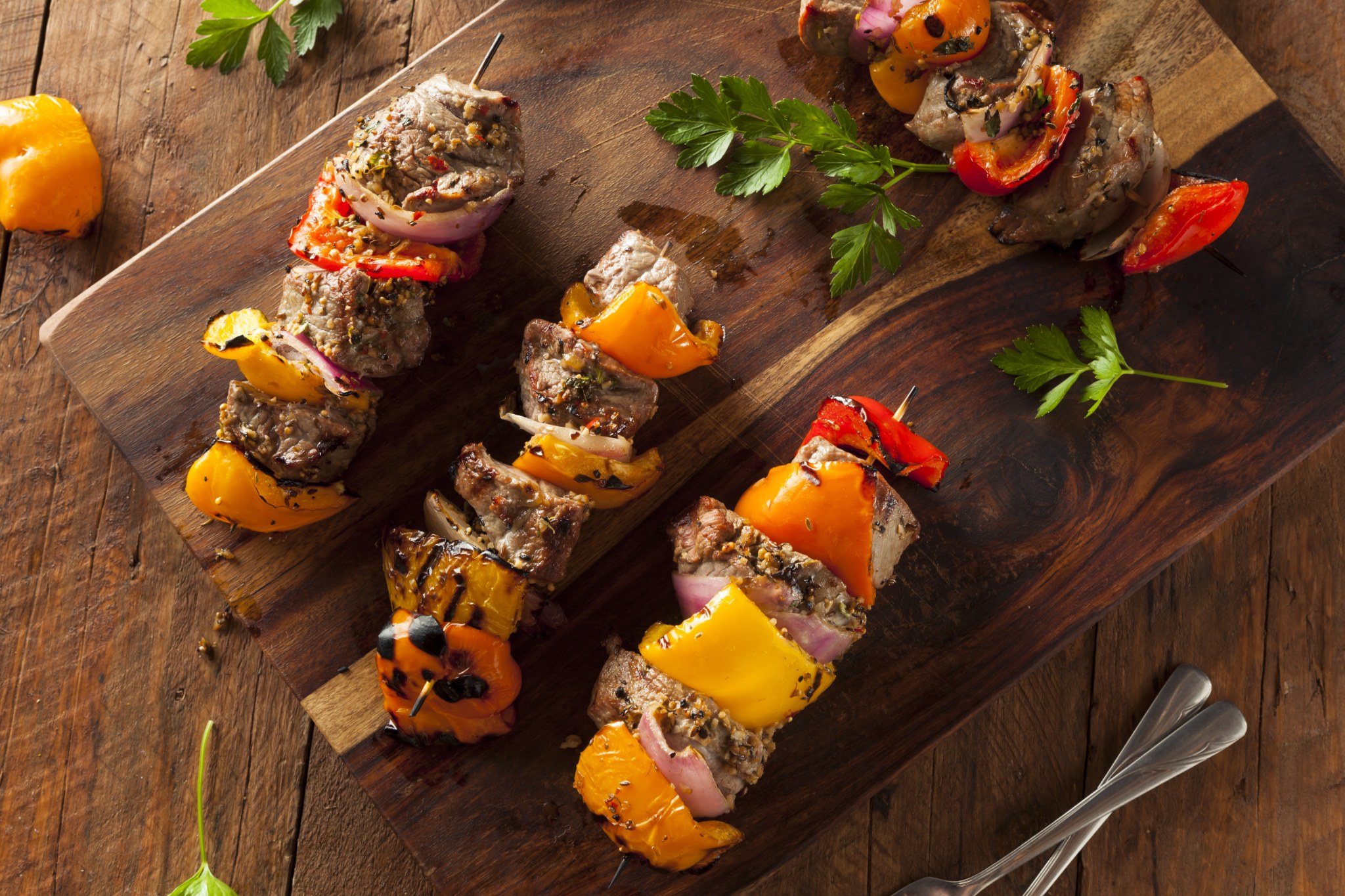 Steak Kabobs with Garlic Cream Sauce